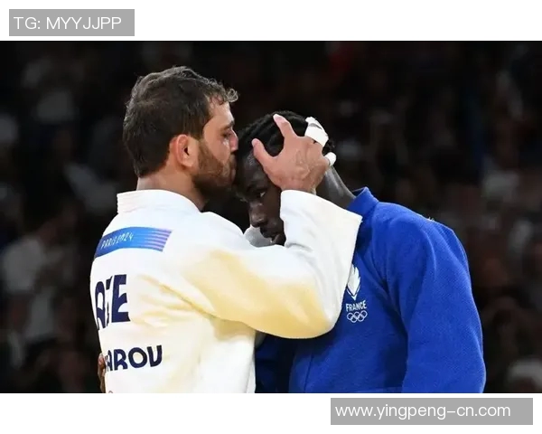 维尼修斯一个细节登顶热搜榜引全网刷屏瞬间感动无数球迷